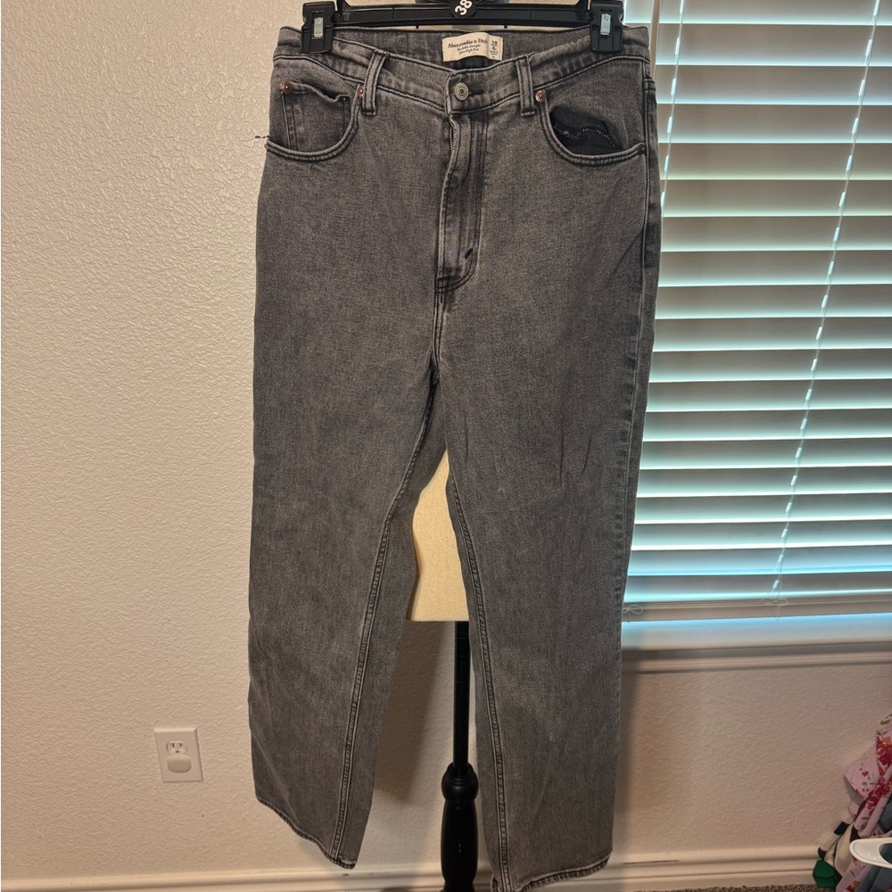 Abercrombie & Fitch ( SALE) Ankle Straight Ultra High Rise Gray jeans size 28